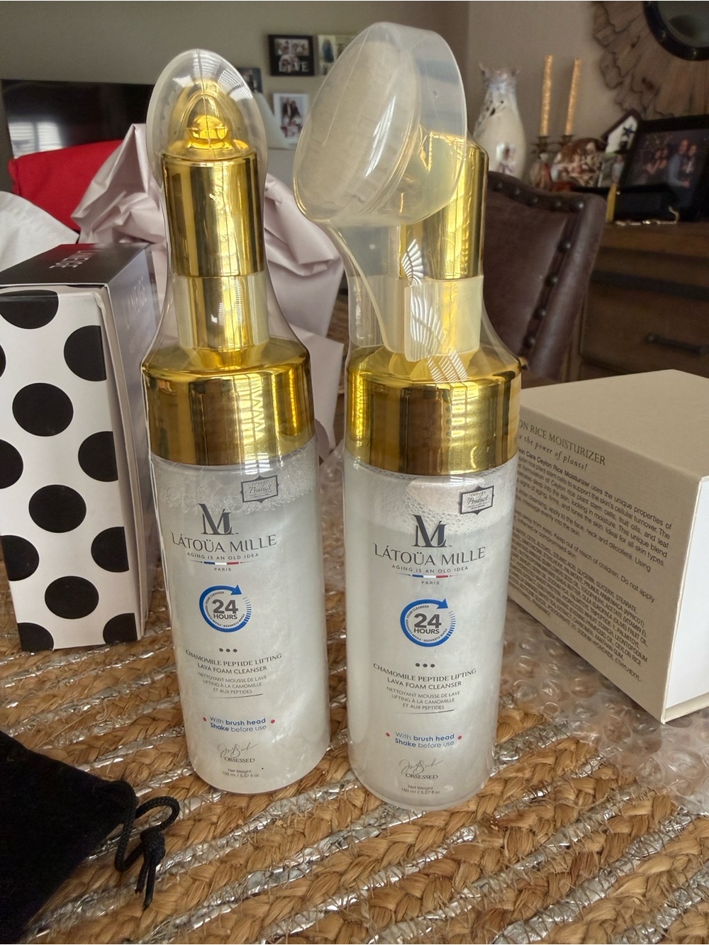 L'ATOUA MILLE Facial Cleansing Foam with Gold Pump - White & Gold - Picture 1 of 4